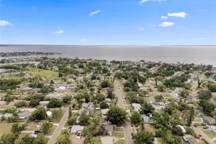 3963 Neptune Dr SE, Saint Petersburg, FL 33705 - Photo 13