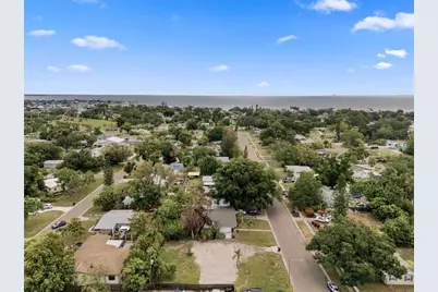 3963 Neptune Drive SE, Saint Petersburg, FL 33705 - Photo 5