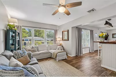 10748 Village Green Ave, Seminole, FL 33772 - Photo 9