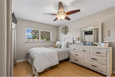 10748 Village Green Ave, Seminole, FL 33772 - Photo 17