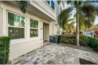 815 Burlington Avenue N, Saint Petersburg, FL 33701 - Photo 47