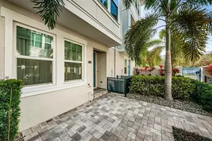 815 Burlington Ave N, Saint Petersburg, FL 33701 - Photo 47