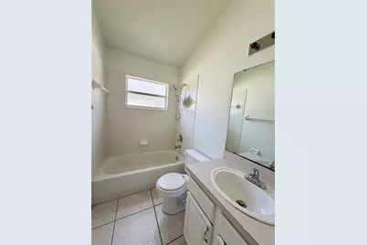 9427 Hunters Pond Drive, Tampa, FL 33647 - Photo 11