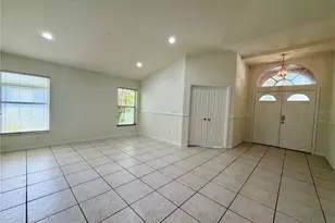 9427 Hunters Pond Dr, Tampa, FL 33647 - Photo 3