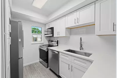 3812 N Oak Drive #M72, Tampa, FL 33611 - Photo 7