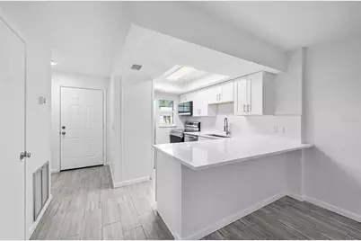 3812 N Oak Drive #M72, Tampa, FL 33611 - Photo 5