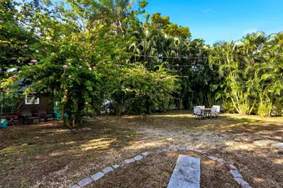 220 45th Avenue S, Saint Petersburg, FL 33705 - Photo 5
