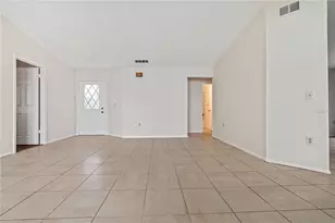7607 Glades Ct, Tampa, FL 33637 - Photo 5