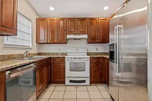 7607 Glades Ct, Tampa, FL 33637 - Photo 9