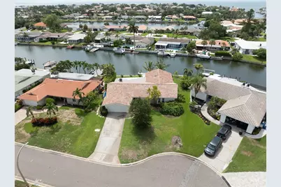 1924 Michigan Avenue NE, Saint Petersburg, FL 33703 - Photo 5