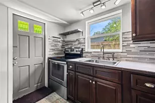 2501 1/2 Oakdale St S, Saint Petersburg, FL 33705 - Photo 5