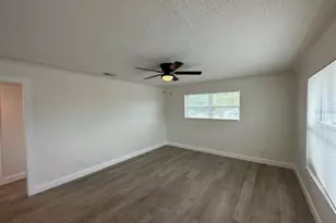 1110 16th St S, Saint Petersburg, FL 33705 - Photo 7
