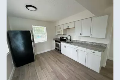 1110 16th Street S #B, Saint Petersburg, FL 33705 - Photo 3