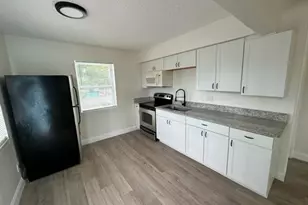 1110 16th St S, Saint Petersburg, FL 33705 - Photo 3
