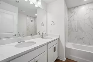 6844 Holcombe Down Dr, Zephyrhills, FL 33541 - Photo 23