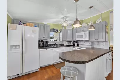 36419 Bonney Drive, Zephyrhills, FL 33541 - Photo 9