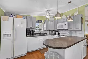 36419 Bonney Dr, Zephyrhills, FL 33541 - Photo 9