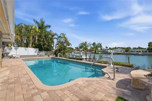 412 Hermosita Dr, Saint Petersburg, FL 33706 - Photo 25