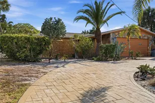412 Hermosita Dr, Saint Petersburg, FL 33706 - Photo 3