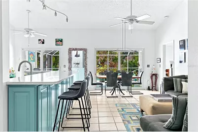 7809 34th Court E, Sarasota, FL 34243 - Photo 9