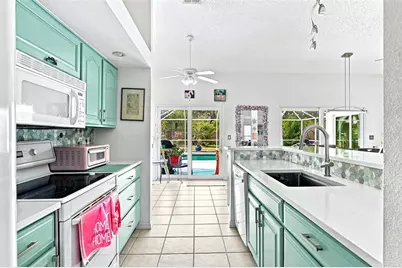 7809 34th Court E, Sarasota, FL 34243 - Photo 5