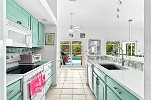 7809 34th Ct E, Sarasota, FL 34243 - Photo 5