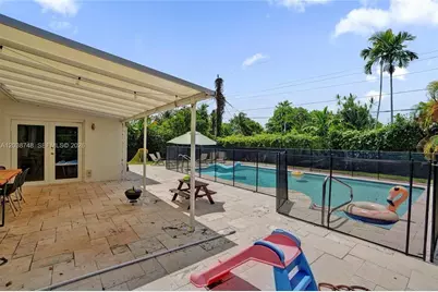 2025 Alamanda Drive, North Miami, FL 33181 - Photo 7