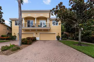185 Banyan Bay Dr, Saint Petersburg, FL 33705 - Photo 1