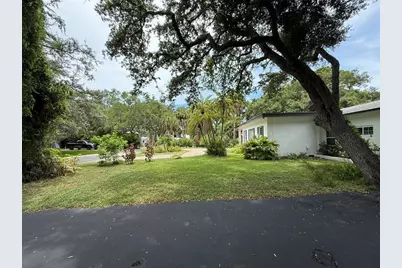 8239 26th Avenue N, Saint Petersburg, FL 33710 - Photo 7