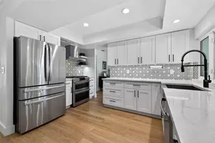 1122 45th Ave NE, Saint Petersburg, FL 33703 - Photo 5