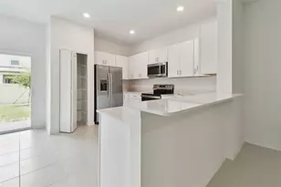 2665 Buttercup Lucine Ln, Ruskin, FL 33570 - Photo 11