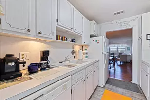 2960 59th Street S, Saint Petersburg, FL 33707 - Photo 7