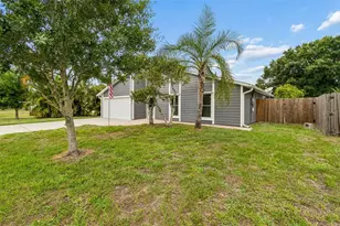 903 Plum Tree Ln, Sarasota, FL 34243 - Photo 3