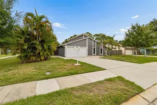 903 Plum Tree Ln, Sarasota, FL 34243 - Photo 5