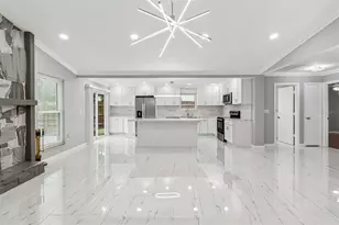 903 Plum Tree Ln, Sarasota, FL 34243 - Photo 11