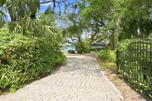 1111 Carlton Rd, Tarpon Springs, FL 34689 - Photo 31