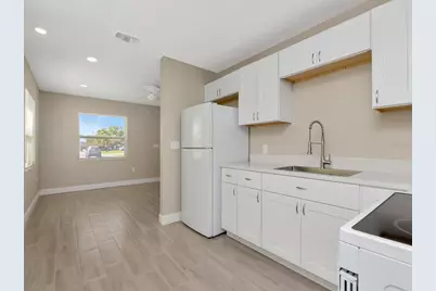 1207 62nd Avenue E, Bradenton, FL 34203 - Photo 3