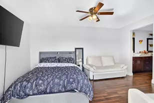 15317 W Pond Woods Dr, Tampa, FL 33618 - Photo 23