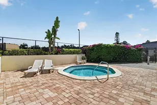 15317 W Pond Woods Dr, Tampa, FL 33618 - Photo 31