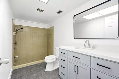 2022 Tanglewood Drive NE, Saint Petersburg, FL 33702 - Photo 15