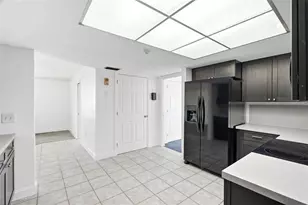 2022 Tanglewood Dr NE, Saint Petersburg, FL 33702 - Photo 3