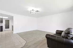 2022 Tanglewood Dr NE, Saint Petersburg, FL 33702 - Photo 9