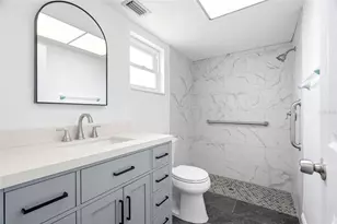 2022 Tanglewood Dr NE, Saint Petersburg, FL 33702 - Photo 19