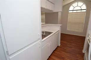 8625 Mallard Reserve Dr, Tampa, FL 33614 - Photo 9