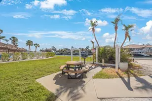 4900 S Brittany Dr S, Saint Petersburg, FL 33715 - Photo 9