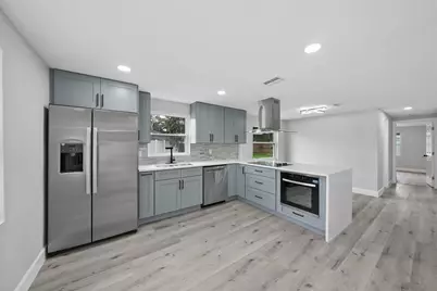 7901 Timberlane West Drive, Tampa, FL 33615 - Photo 5