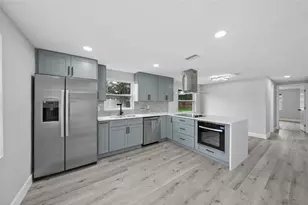 7901 Timberlane W Dr, Tampa, FL 33615 - Photo 5