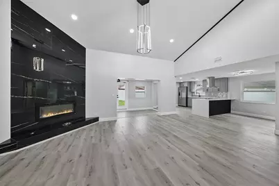 7901 Timberlane West Drive, Tampa, FL 33615 - Photo 3