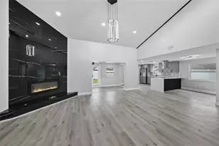 7901 Timberlane W Dr, Tampa, FL 33615 - Photo 3