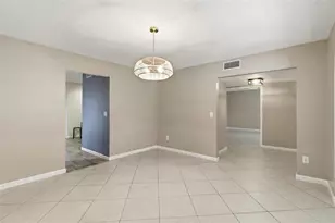302 Bloomingfield Dr, Brandon, FL 33511 - Photo 5